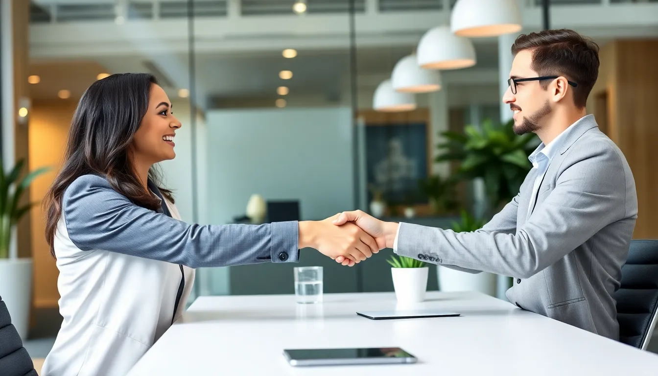 Erfolgreicher Bewerber schüttelt Personalberater die Hand